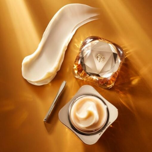 Clé de Peau Beauté LA CRÈME 3