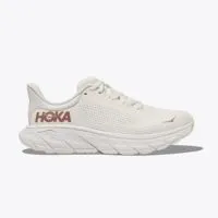 Hoka 黑五早鳥優惠，上百種熱門款式立即享 17