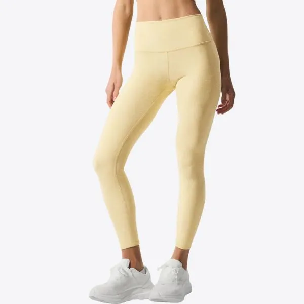 Alo Yoga 新品上市，奶油黃上衣、瑜伽褲 NT$2170 起 2