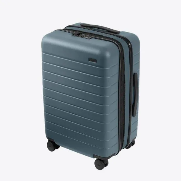 Away 行李箱、手提包熱賣中，多色可選最低 US$65 2