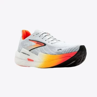 Brooks 跑鞋推薦 2025：緩震甘油、競速碳板、越野系列選購指南 10
