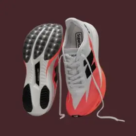 New Balance 最新碳板鞋 SC Elite v5，更輕量、更推進的碳板跑鞋值得入手嗎？