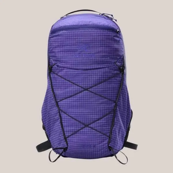 Arc'teryx Aerios 18：最適合健行與越野跑的輕量背包推薦 12