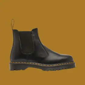Dr. Martens 全方位選購指南：經典不敗靴款與保養建議一次搞懂 3