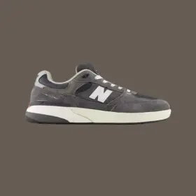 2025 年 Grey Days 鞋款總整理：New Balance 經典灰色月登場 4
