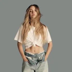 AE x Sydney Sweeney 聯名牛仔褲登場，為家暴議題發聲 1
