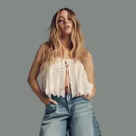 AE x Sydney Sweeney 聯名牛仔褲登場，為家暴議題發聲 4